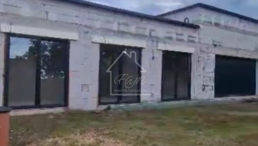 Moderný bungalov, novostavba v slepej uličke, 5 izieb, 200 m2, len 2 km od centra