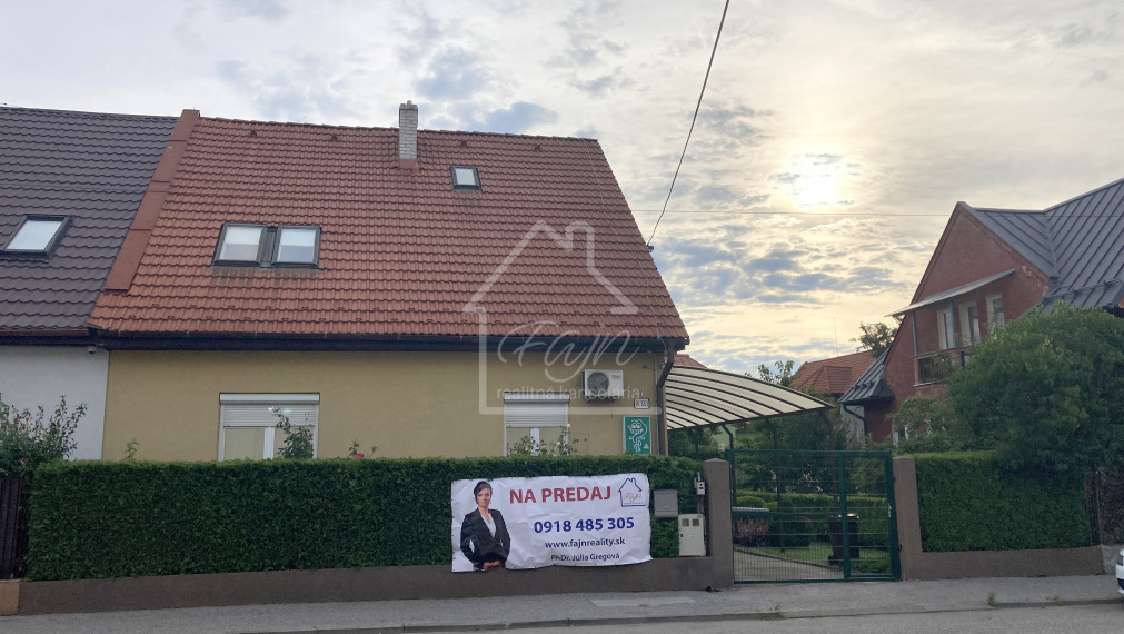 Kompletne zrekonštruovaná vila s dvoma bytmi na predaj, Sever, Slovenská ulica
