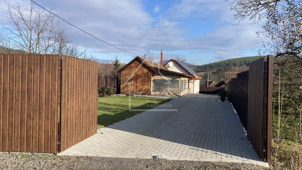 jInteligentný rodinný dom s bazénom na predaj – len 25 km od Košíc! 🏡☀️ Füzérkomlós, Maďarsko