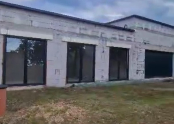 Moderný bungalov, novostavba v slepej uličke, 2km od centra