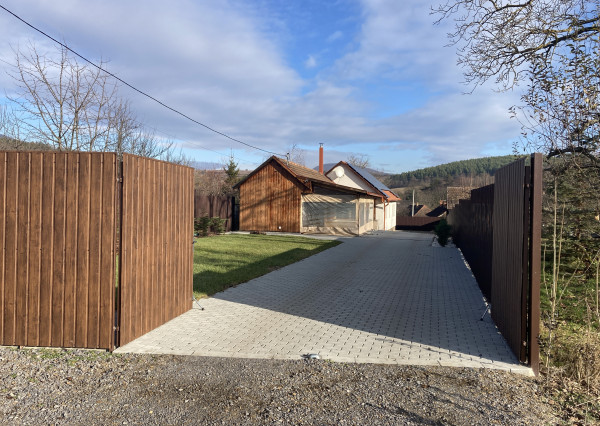 jInteligentný rodinný dom s bazénom na predaj – len 25 km od Košíc! 🏡☀️ Füzérkomlós, Maďarsko