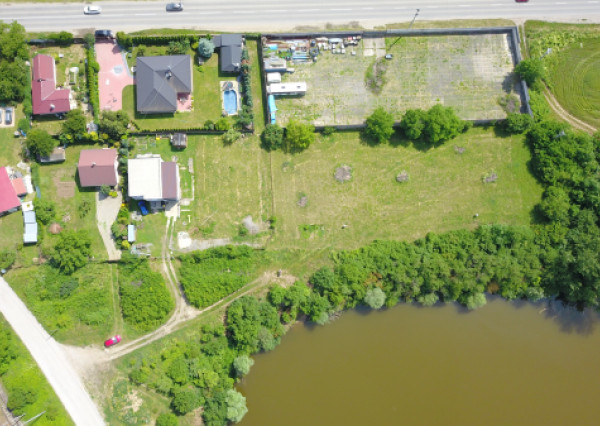 🏡 Posledné 3 stavebné pozemky na súkromnej ulici v Čani! 🌿  ✔ Len 6 susedov, maximálne súkromie ✔ Ideálne pre jednopodlažný aj dvojpodlažný dom ✔ Rýchla dostupnosť do Košíc